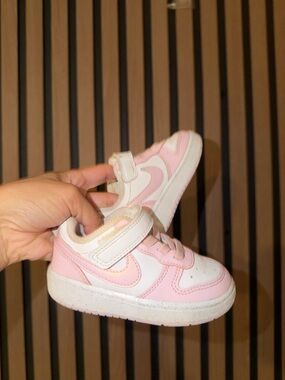 Nike Kids Pink and White Velcro Low-Top Sneakers